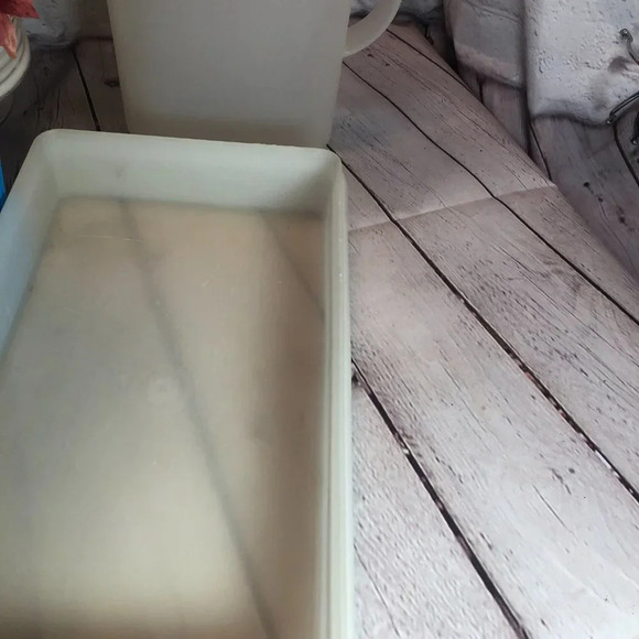 Tupperware Snack stor junior jr bacon keeper and 2qt refrigerater pitcher - Picture 7 of 8